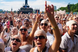Pitbull Sets Guinness World Record for Largest Gathering of People in Bald Caps