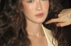 These Brushed-Out Curls Are the Hair Trend Taking Over Summer