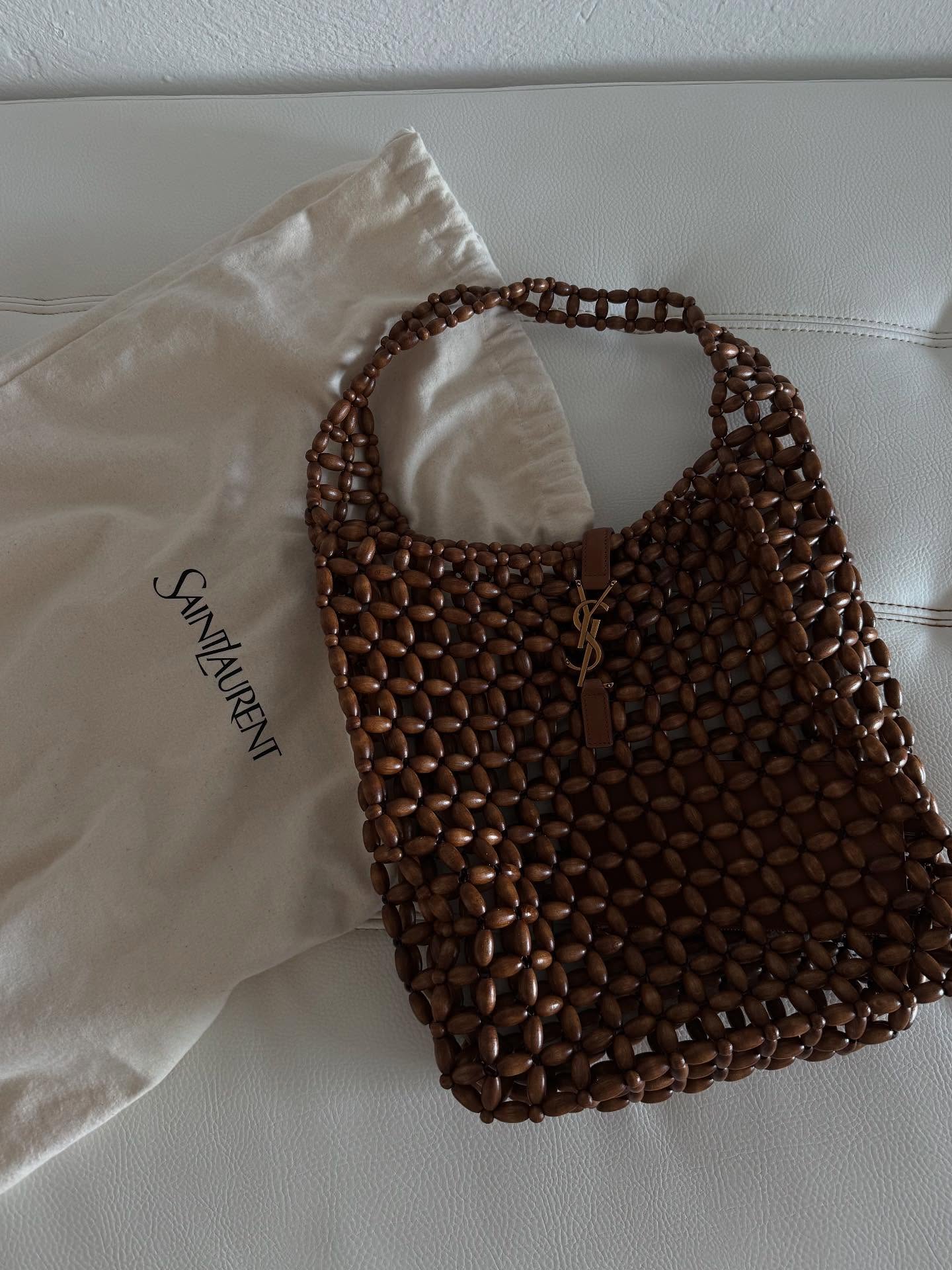 An image of the beaded Saint Laurent bag LE 5 &amp;Agrave; 7 large in wood beads.