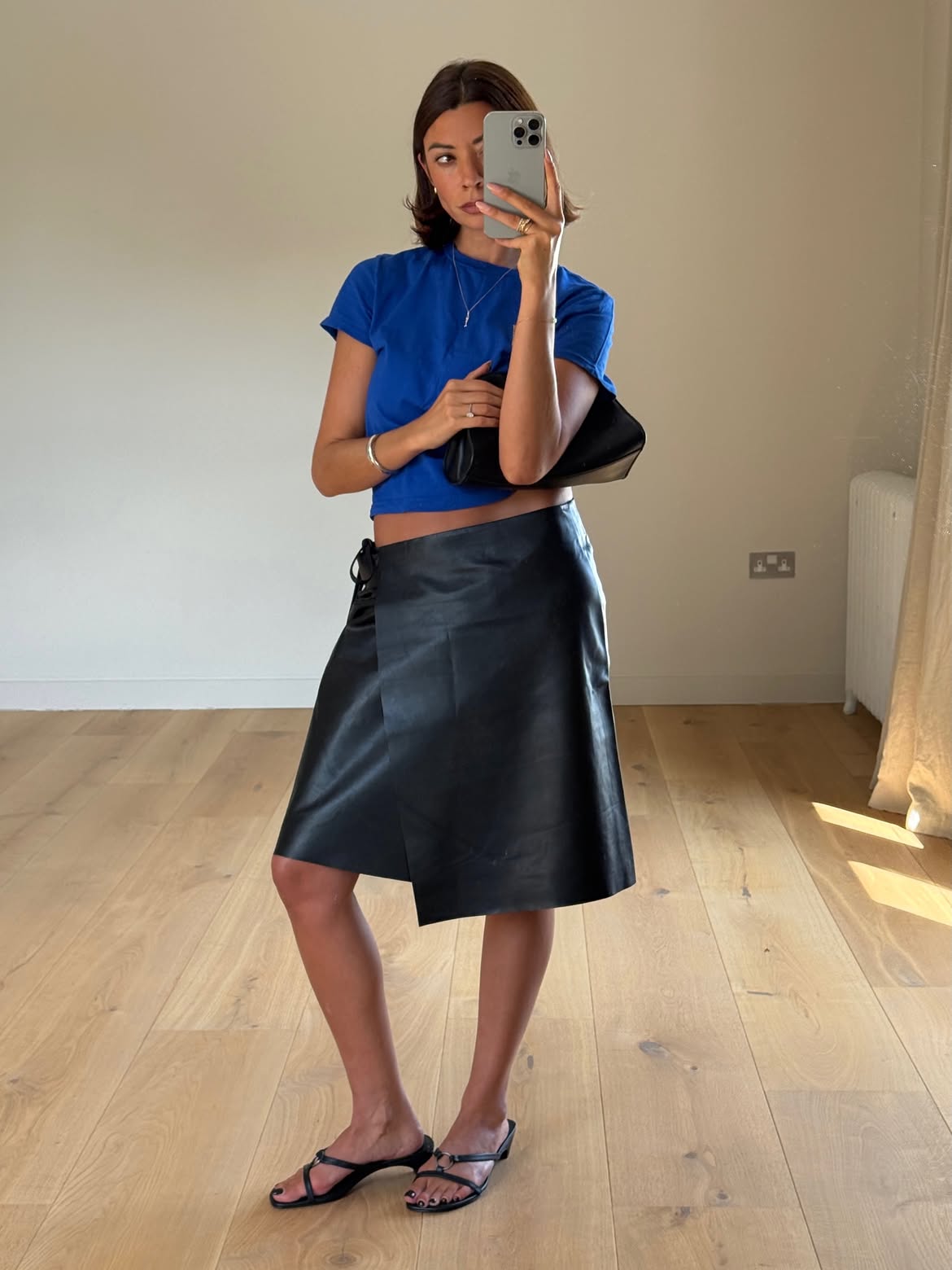 cobalt blue t-shirt trend on fashion influencers