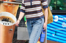 How to Look More 2026 in Jeans and Ballet Flats This Fall: Wear This Shirt Trend