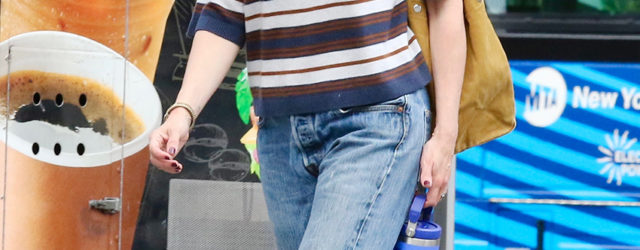 How to Look More 2026 in Jeans and Ballet Flats This Fall: Wear This Shirt Trend