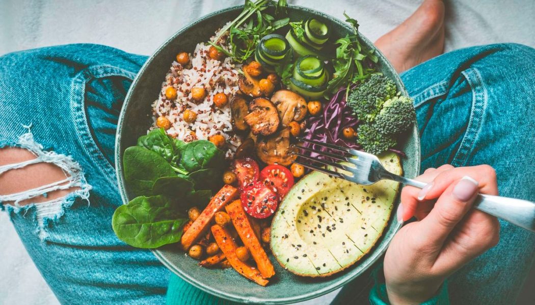 Is it worse to eat unhealthy food in the morning, or later in the day?