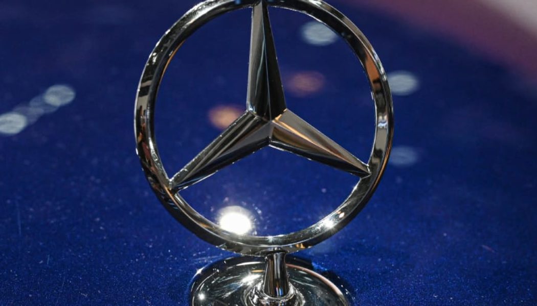 Mercedes-Benz Now Offers Official Birth Documents for Classic Cars Built Between 1986 and 2010