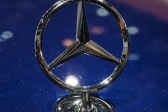 Mercedes-Benz Now Offers Official Birth Documents for Classic Cars Built Between 1986 and 2010