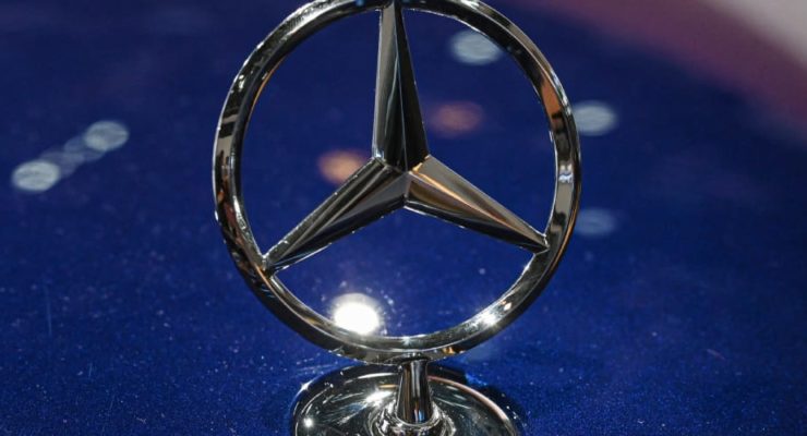 Mercedes-Benz Now Offers Official Birth Documents for Classic Cars Built Between 1986 and 2010