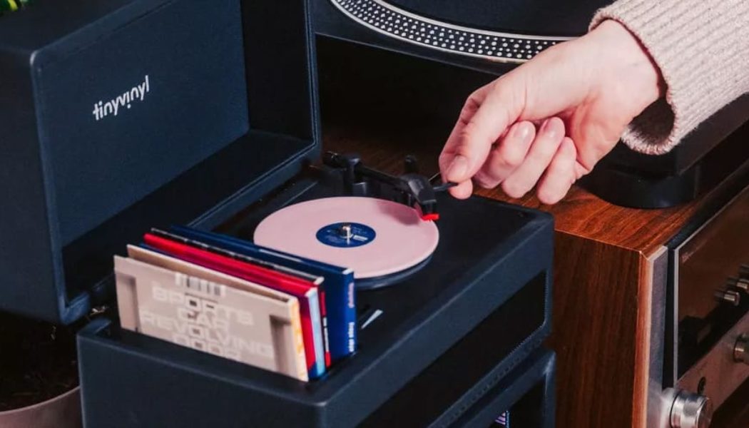 Tiny Vinyl Launches a $49.99 USD Miniature Turntable Built Specifically for Its Four-Inch Record Format