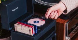 Tiny Vinyl Launches a $49.99 USD Miniature Turntable Built Specifically for Its Four-Inch Record Format