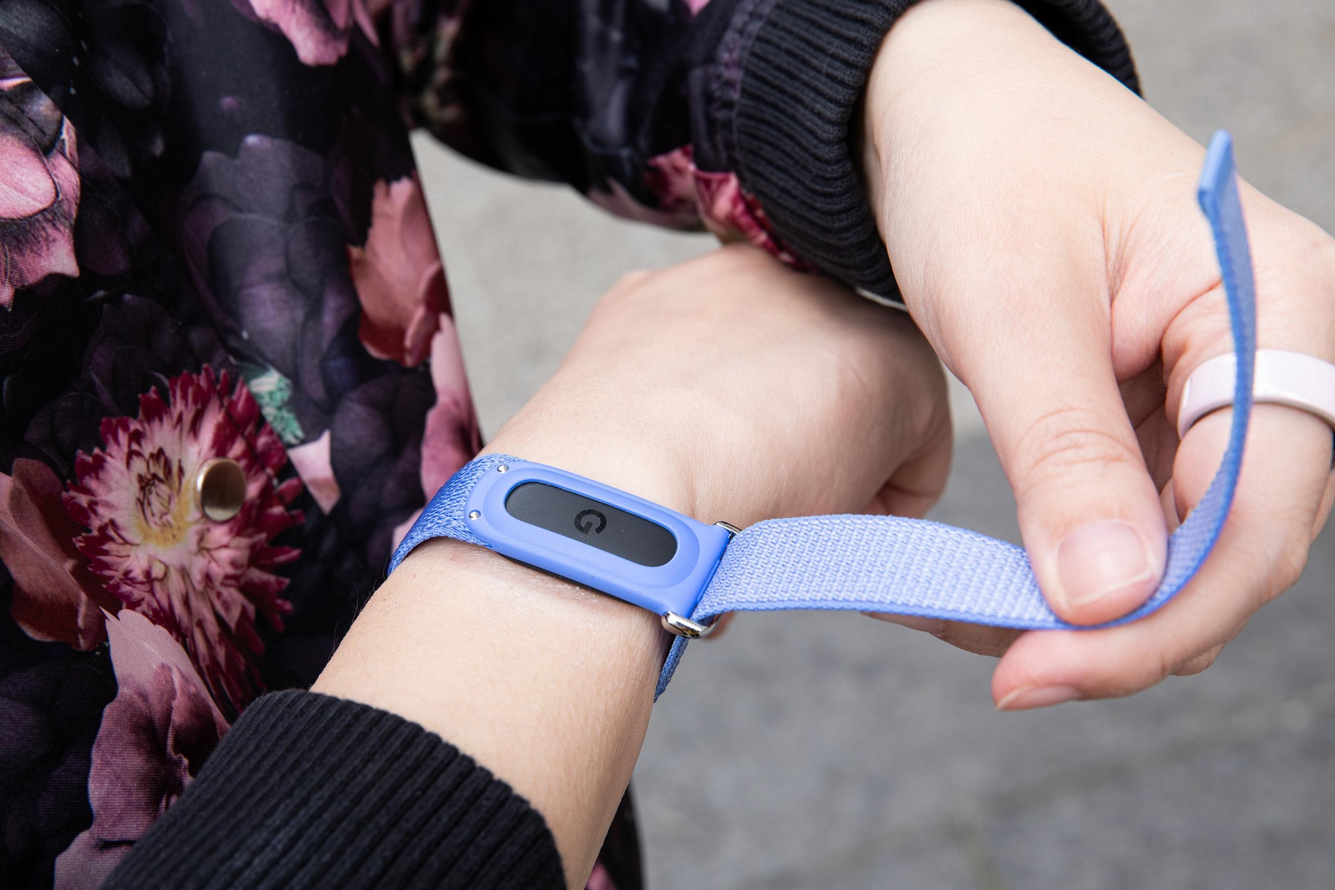 268538_Fitbit_Air_AKrales_0036